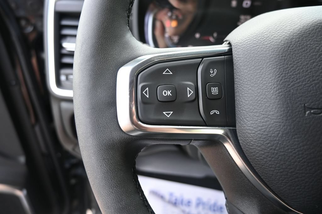 Used 2025 RAM 2500 Laramie AWD/4WD image 45