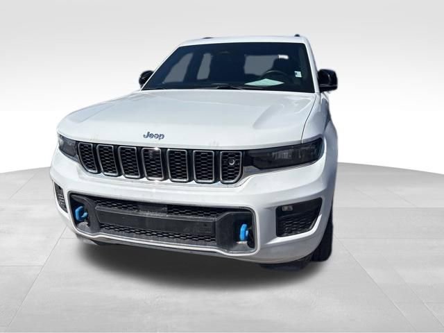 Used 2023 Jeep Grand Cherokee Overland w/ Advanced Protech Group III AWD/4WD image 3