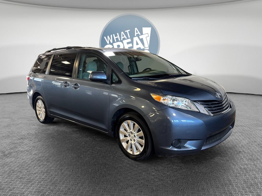 Used 2015 Toyota Sienna LE AWD/4WD image 1