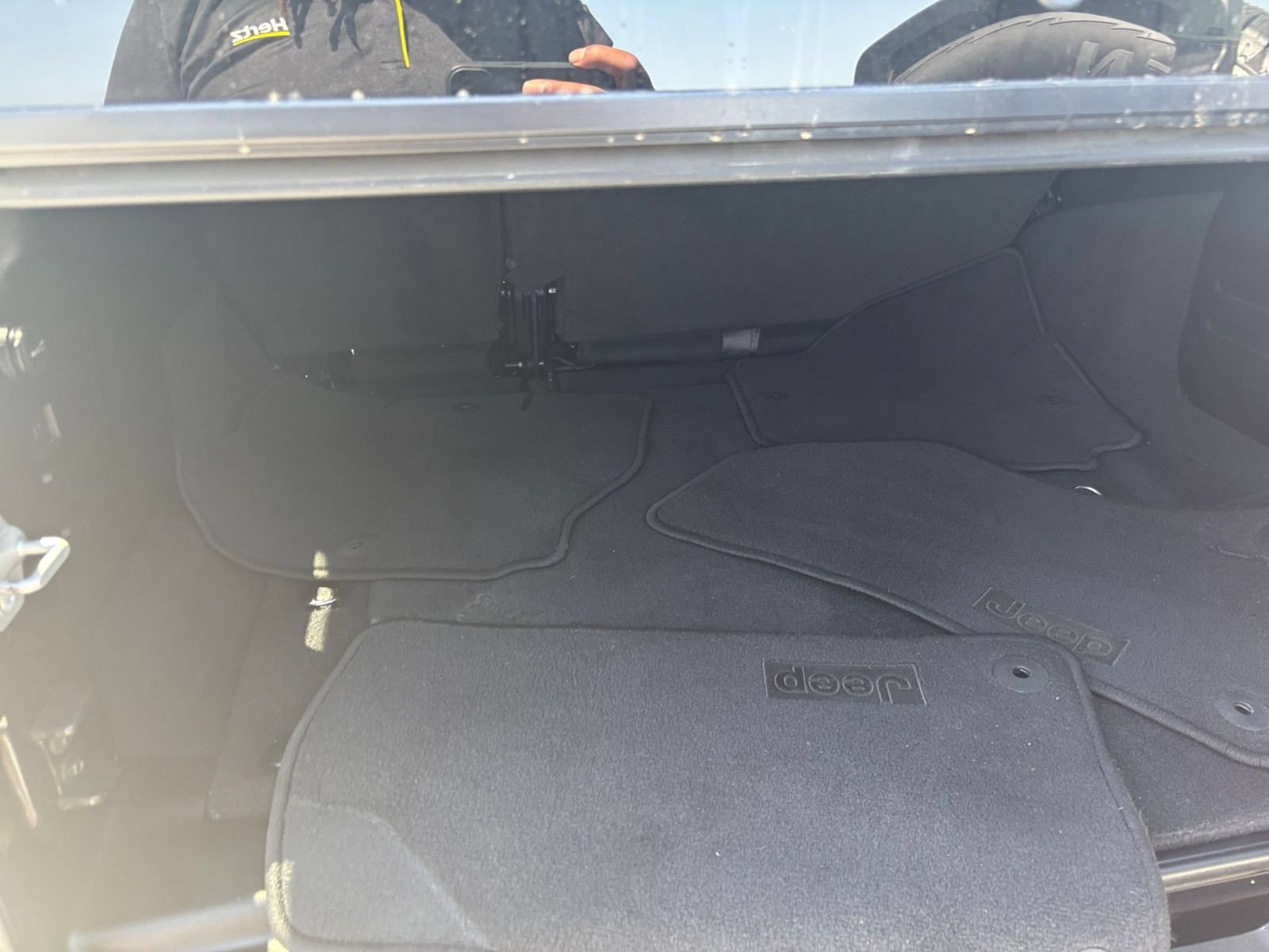 Used 2025 Jeep Wrangler Unlimited Sahara AWD/4WD image 30