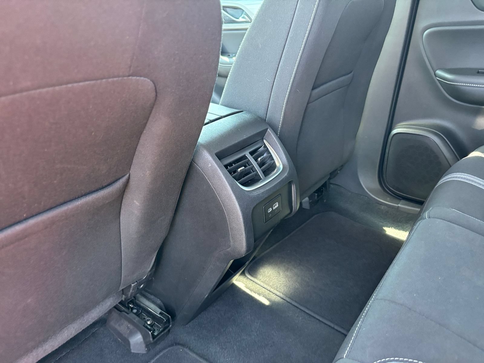 Used 2025 Chevrolet Blazer LT FWD image 24
