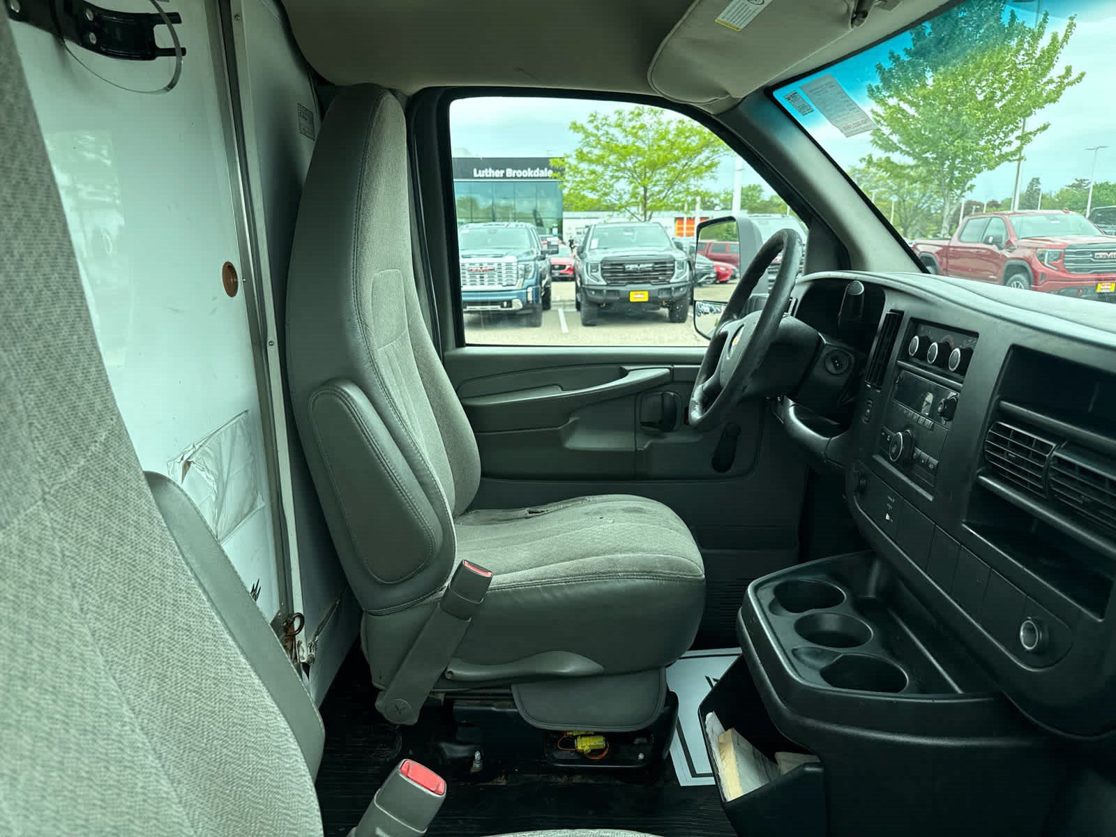 Used 2011 Chevrolet Express 3500 Extended RWD image 9