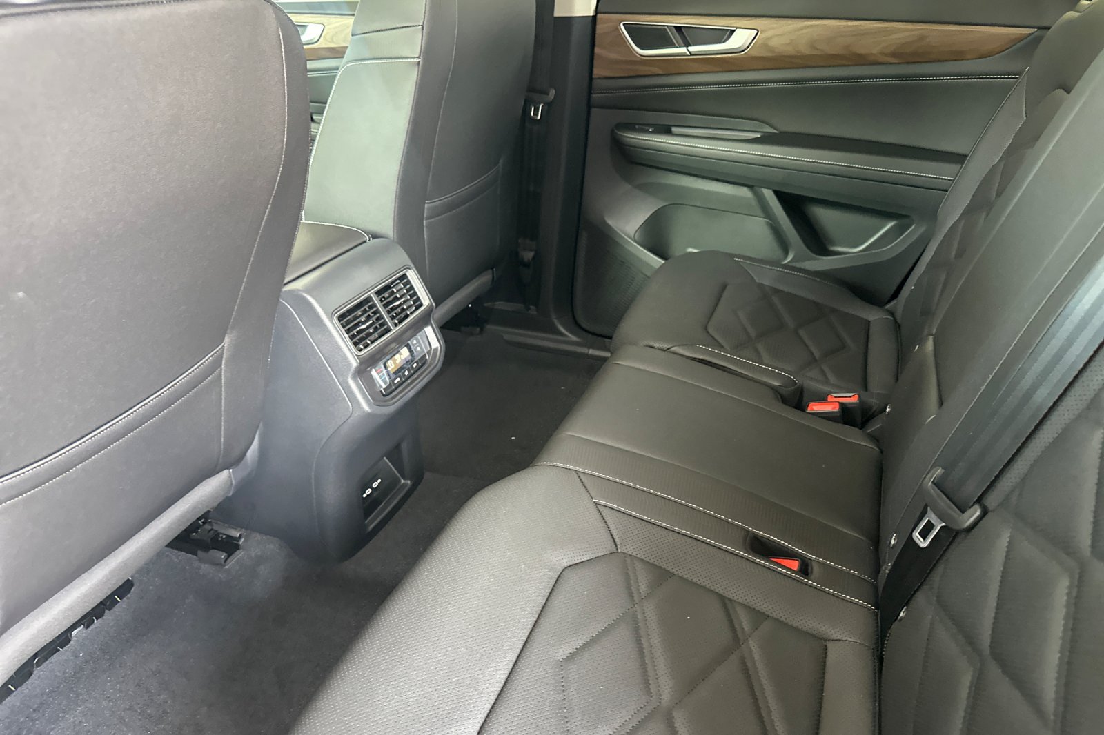 New 2026 Volkswagen Atlas SE FWD image 12