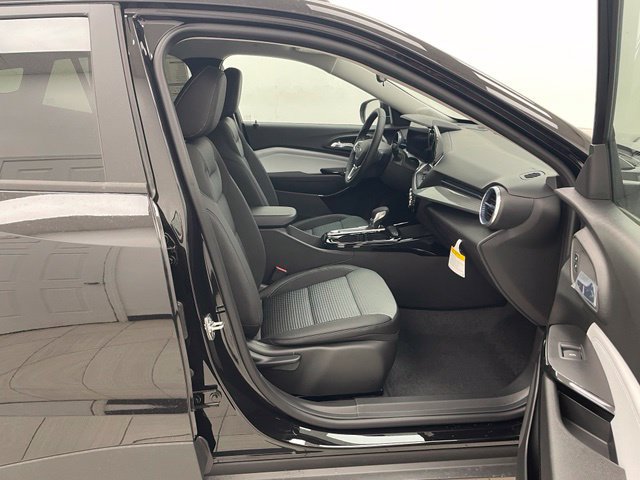 New 2026 Chevrolet Trax LT w/ Driver Confidence Package FWD image 17