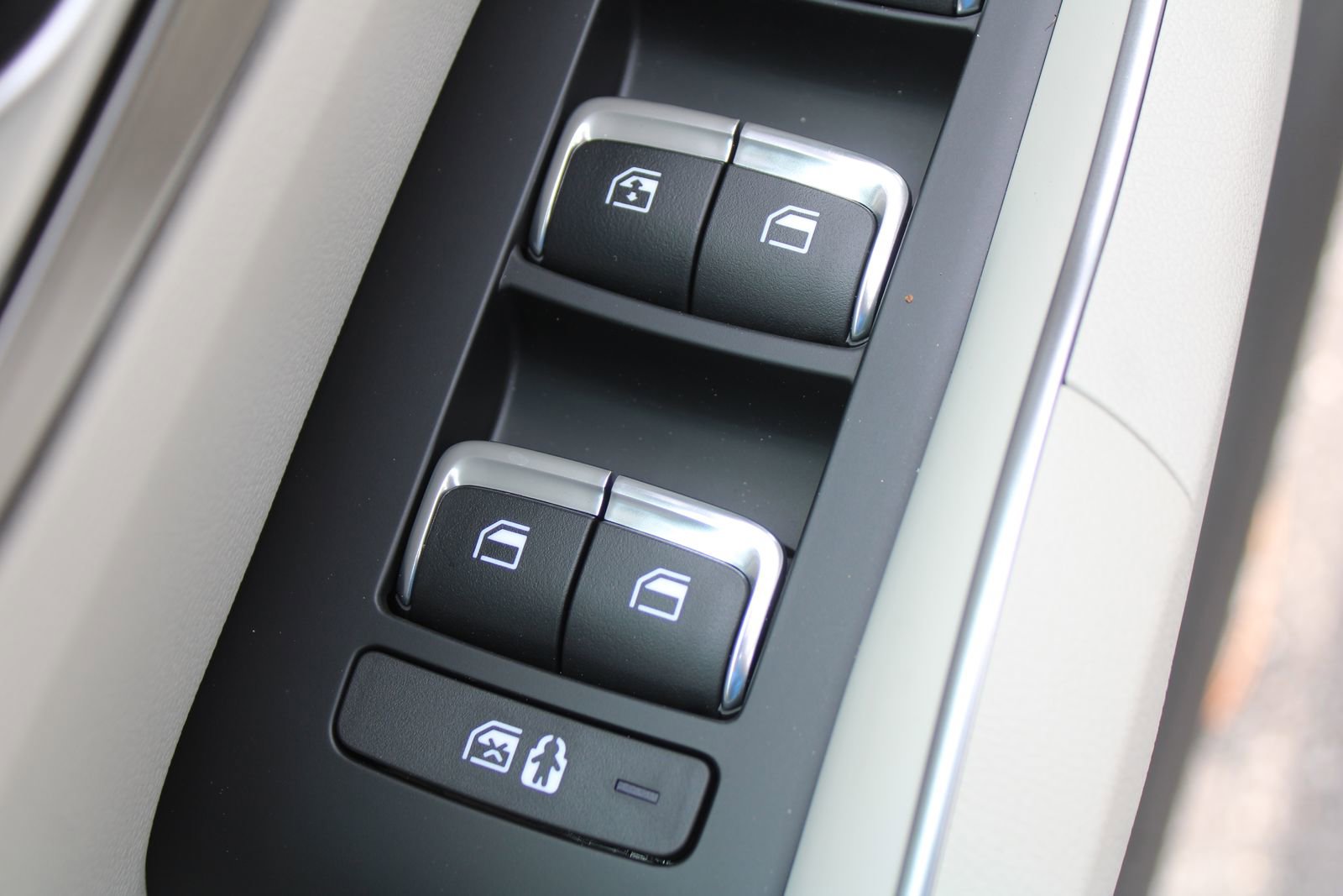 Certified 2025 Kia Sorento EX w/ EX Panoramic Sunroof Package image 21