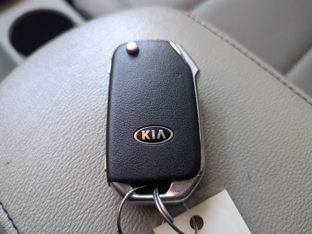 Used 2020 Kia Soul LX FWD image 26