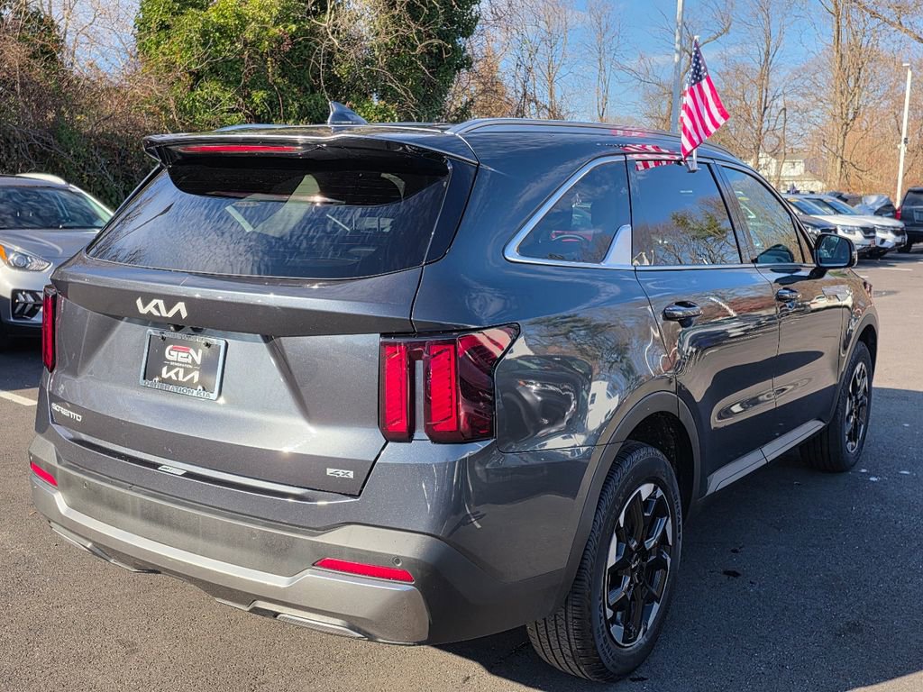 Used 2024 Kia Sorento S image 7