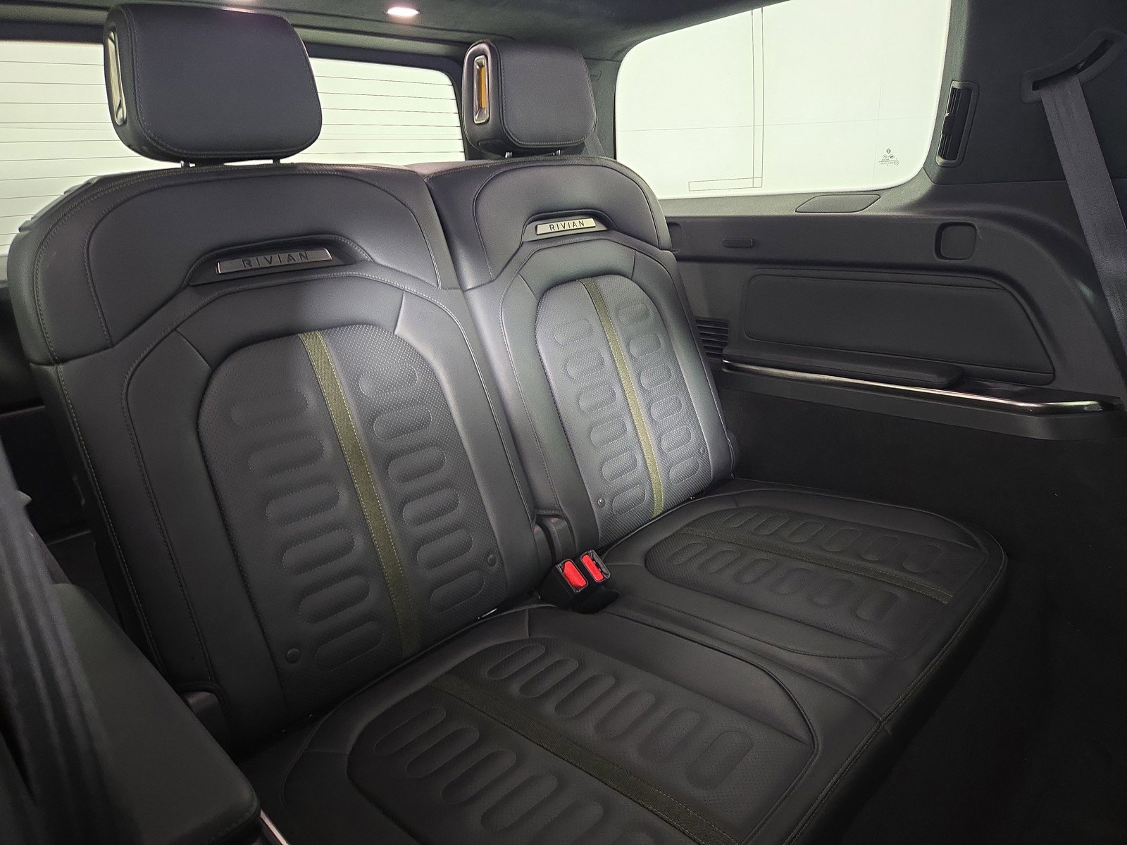 Used 2024 Rivian R1S Adventure AWD/4WD image 25