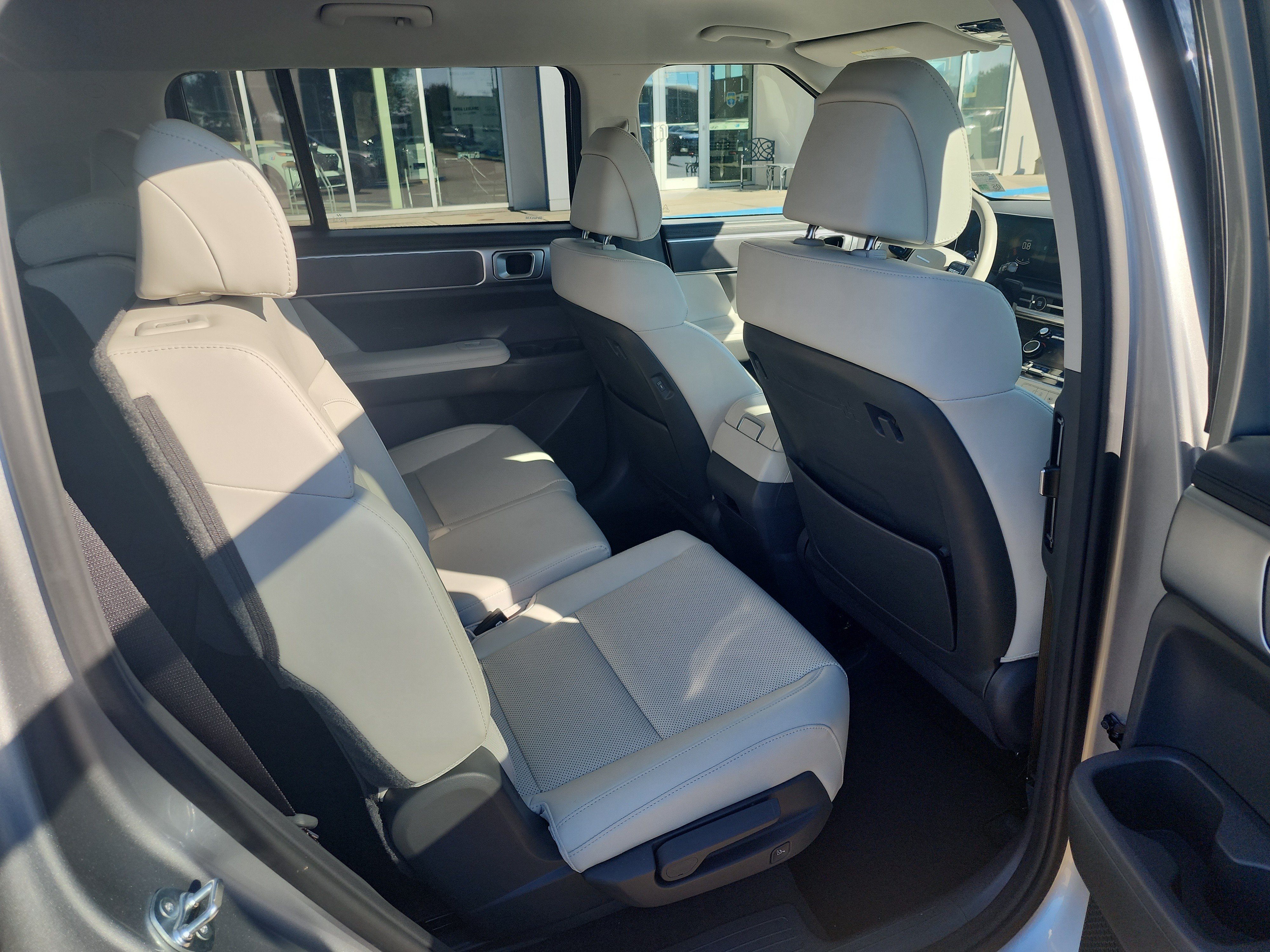 Used 2025 Hyundai Santa Fe SEL FWD image 15