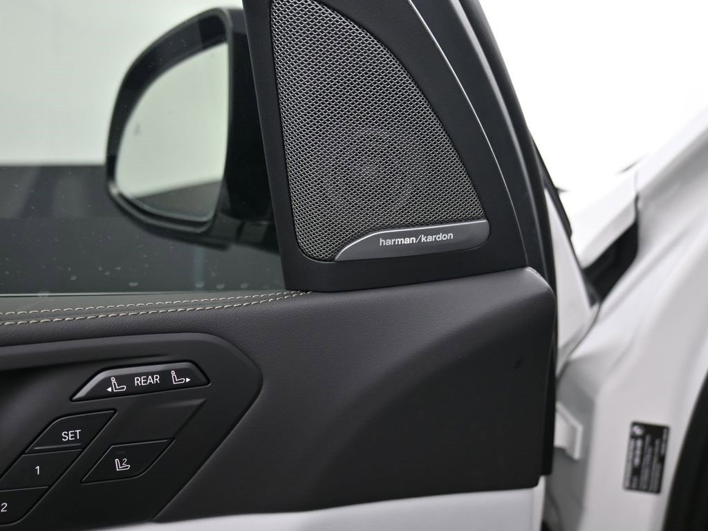 Used 2026 BMW X7 xDrive40i w/ M Sport Package image 10