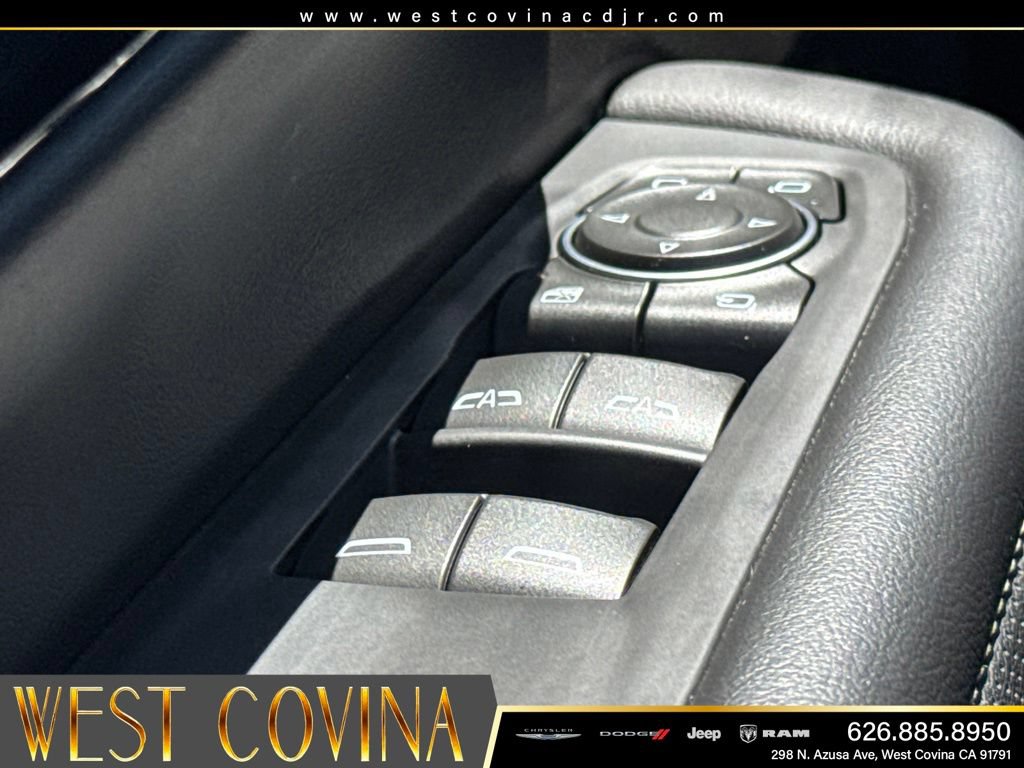 Used 2025 Chevrolet Suburban Premier AWD/4WD image 23