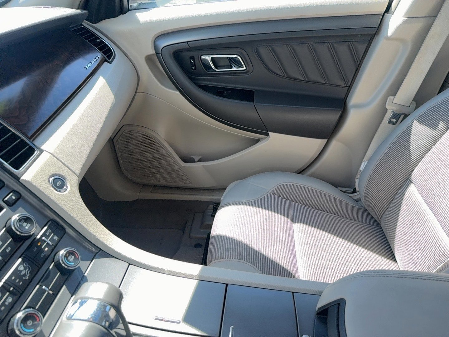 Used 2011 Ford Taurus SEL w/ 201A Rapid Spec Order Code FWD image 28