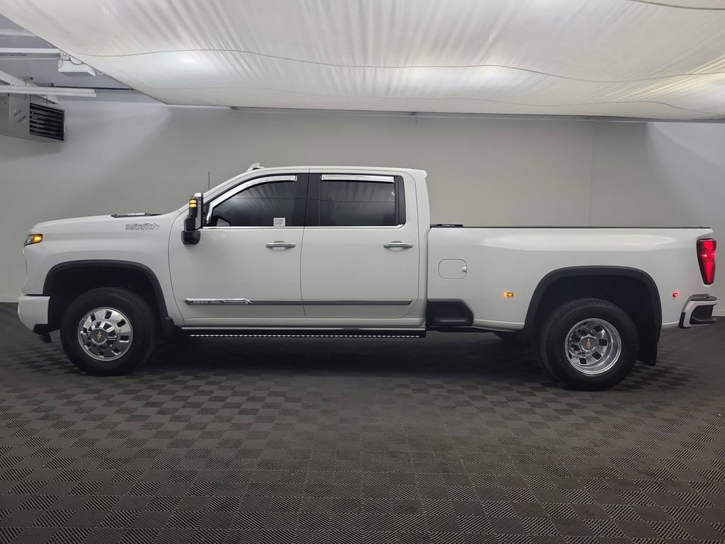 Used 2025 Chevrolet Silverado 3500 High Country w/ High Country Premium Package image 2