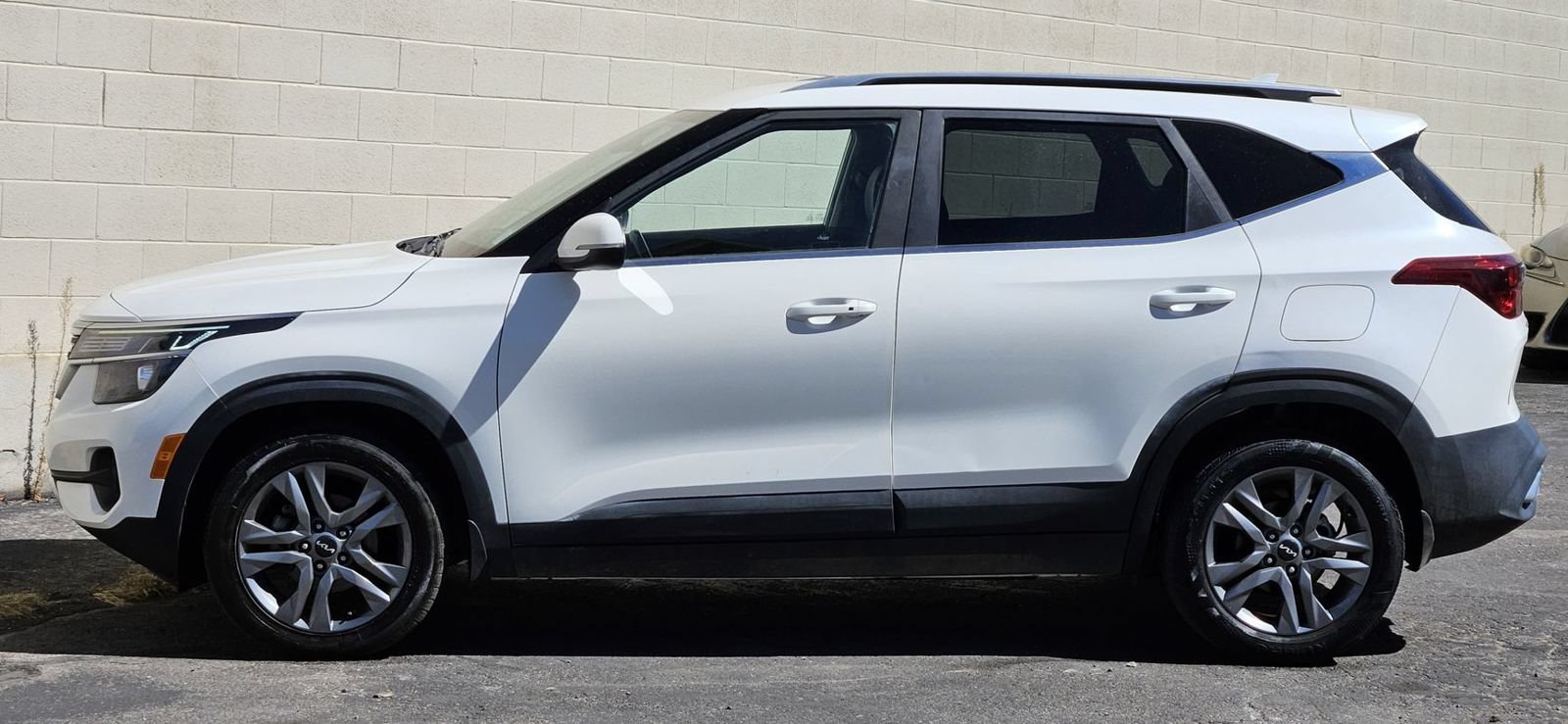 Used 2022 Kia Seltos S FWD image 2