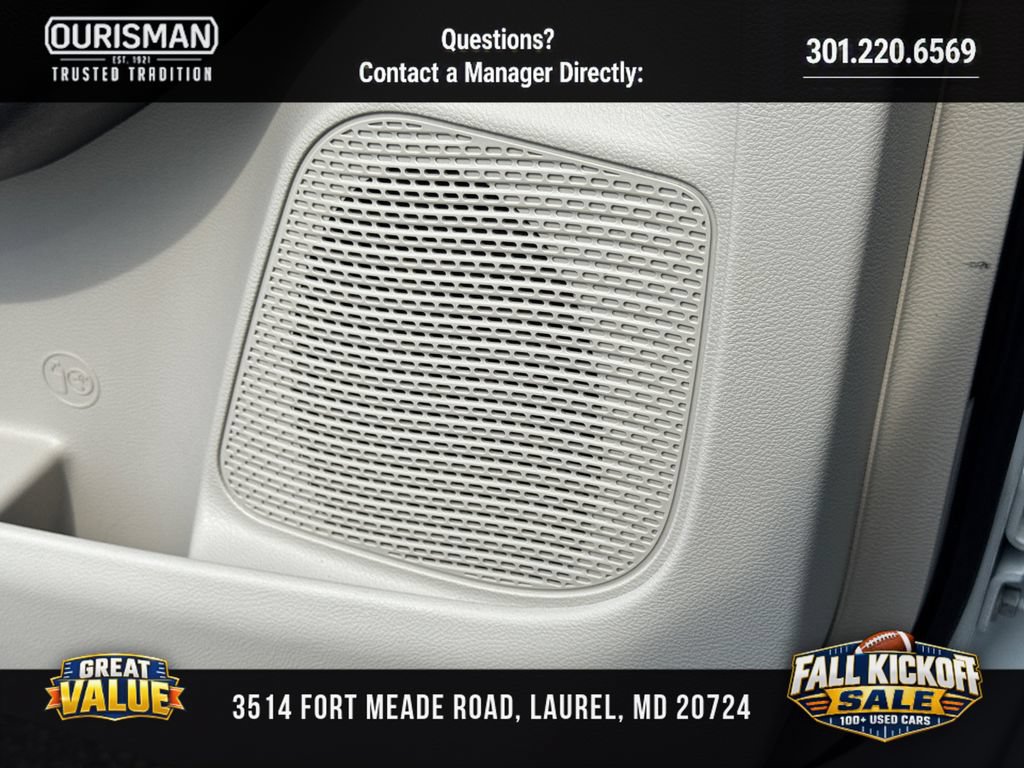 Used 2024 Chrysler Pacifica Touring-L FWD image 29