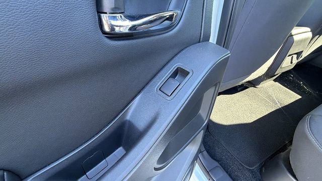 Used 2025 Nissan Frontier SV w/ SV Convenience Package image 15