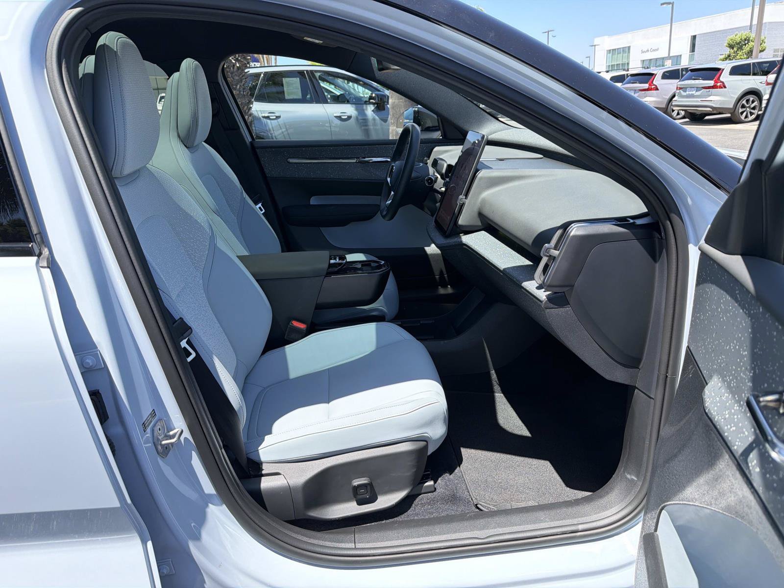 Used 2025 Volvo EX30 Ultra AWD/4WD image 24