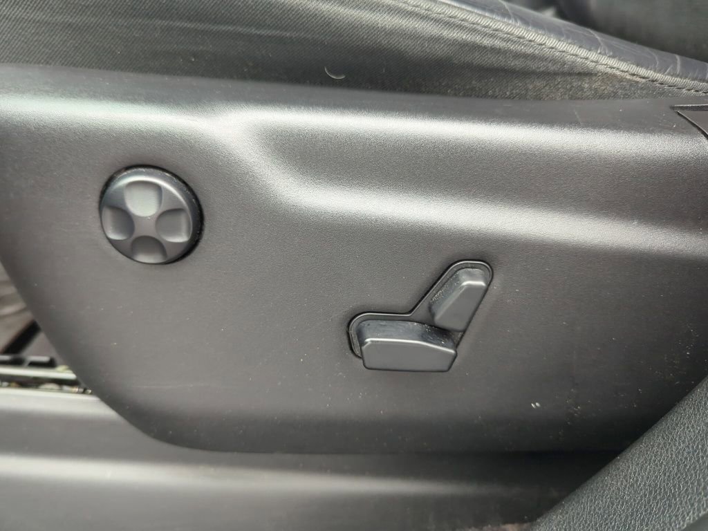 Used 2018 Jeep Grand Cherokee Laredo RWD image 36
