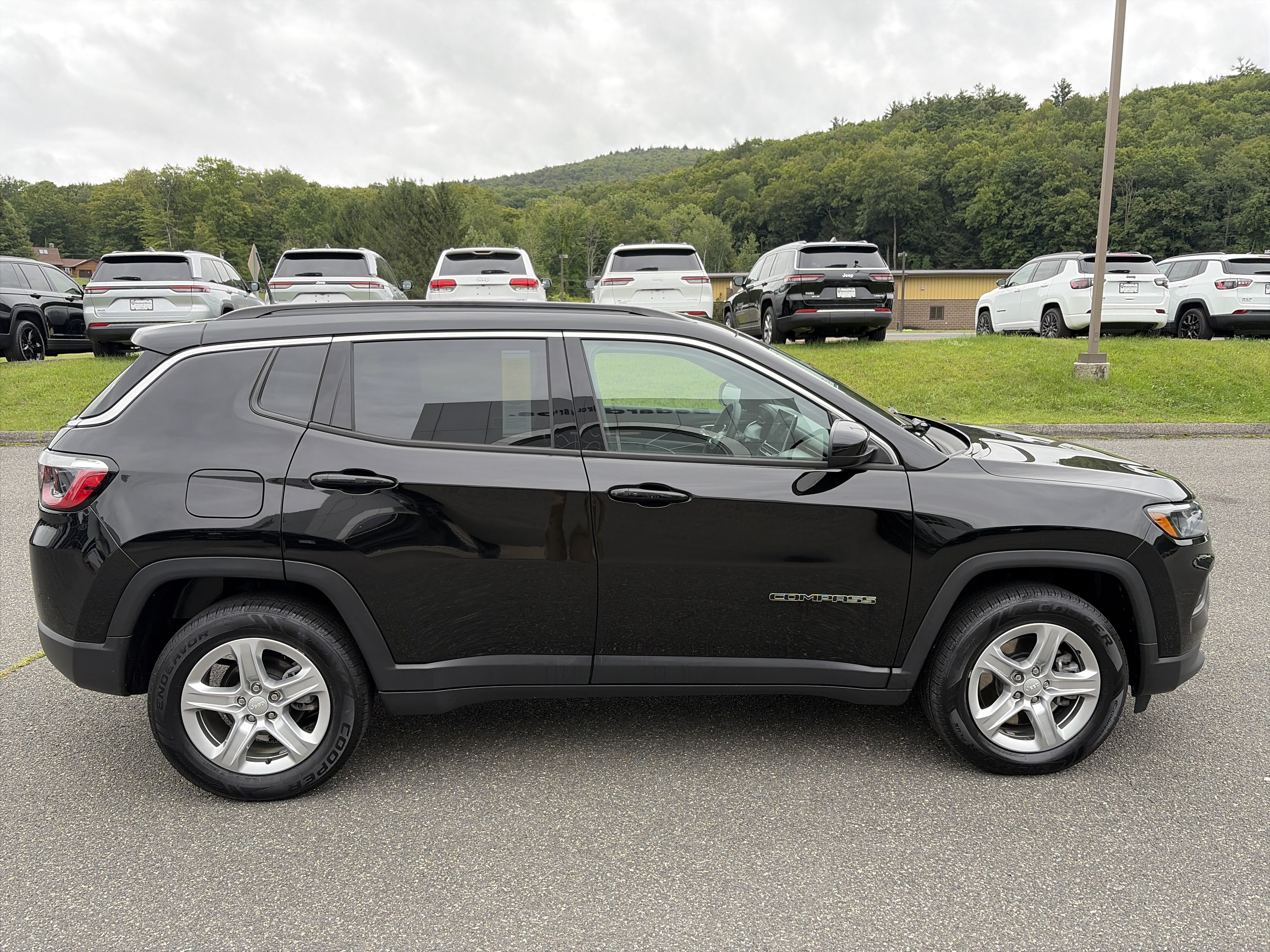 Certified 2023 Jeep Compass Latitude w/ Convenience Group AWD/4WD image 6