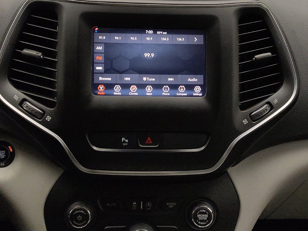Used 2020 Jeep Cherokee Latitude Plus FWD image 25