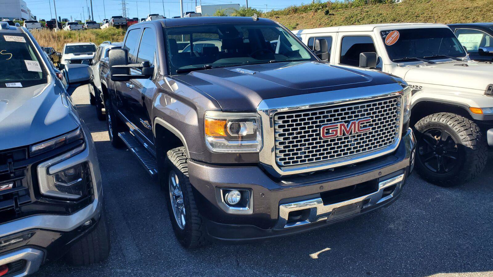 Used 2015 GMC Sierra 2500 Denali w/ Duramax Plus Package AWD/4WD image 2