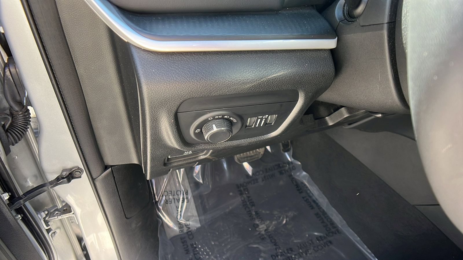 Certified 2024 Jeep Grand Cherokee L Laredo image 27