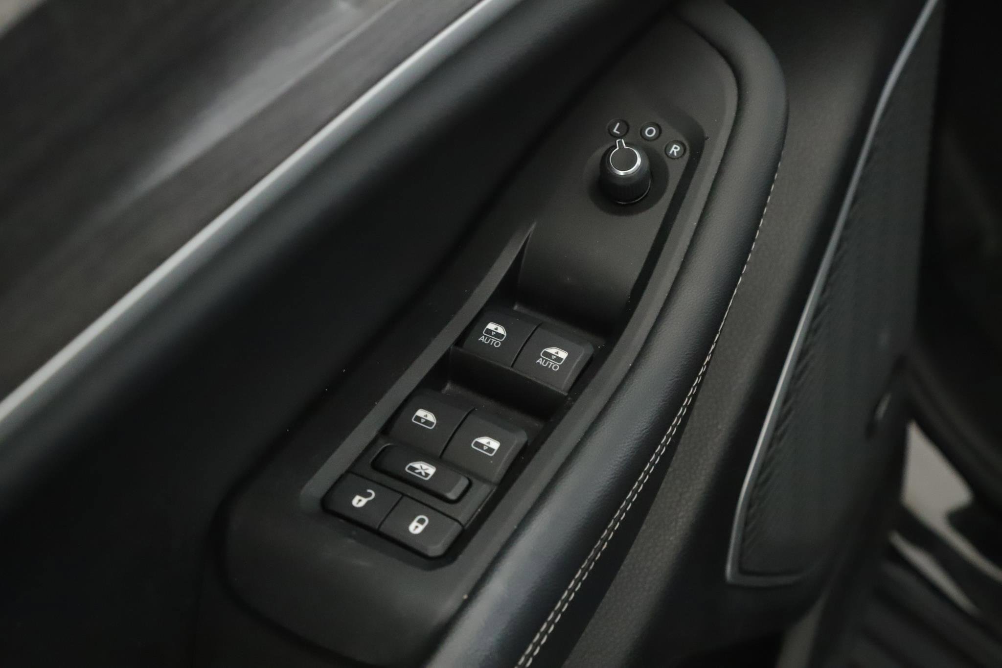 Used 2023 Jeep Grand Cherokee L Limited w/ Luxury Tech Group II image 8