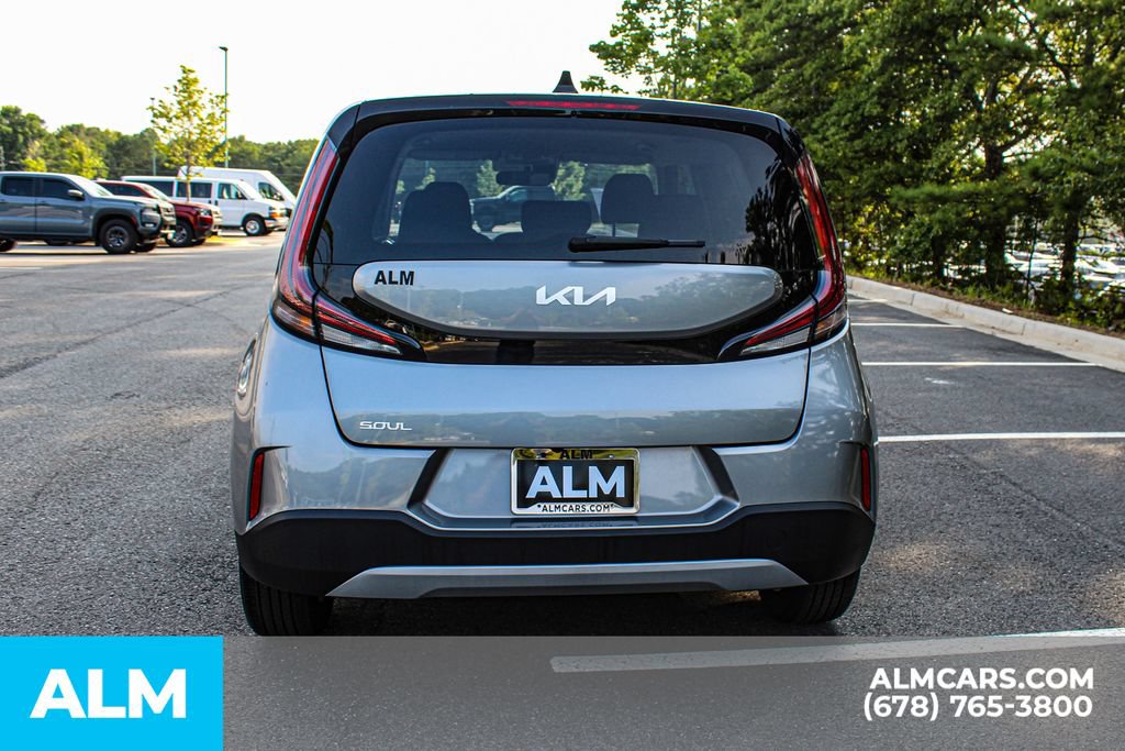 Used 2025 Kia Soul LX w/ LX Technology Package FWD image 10