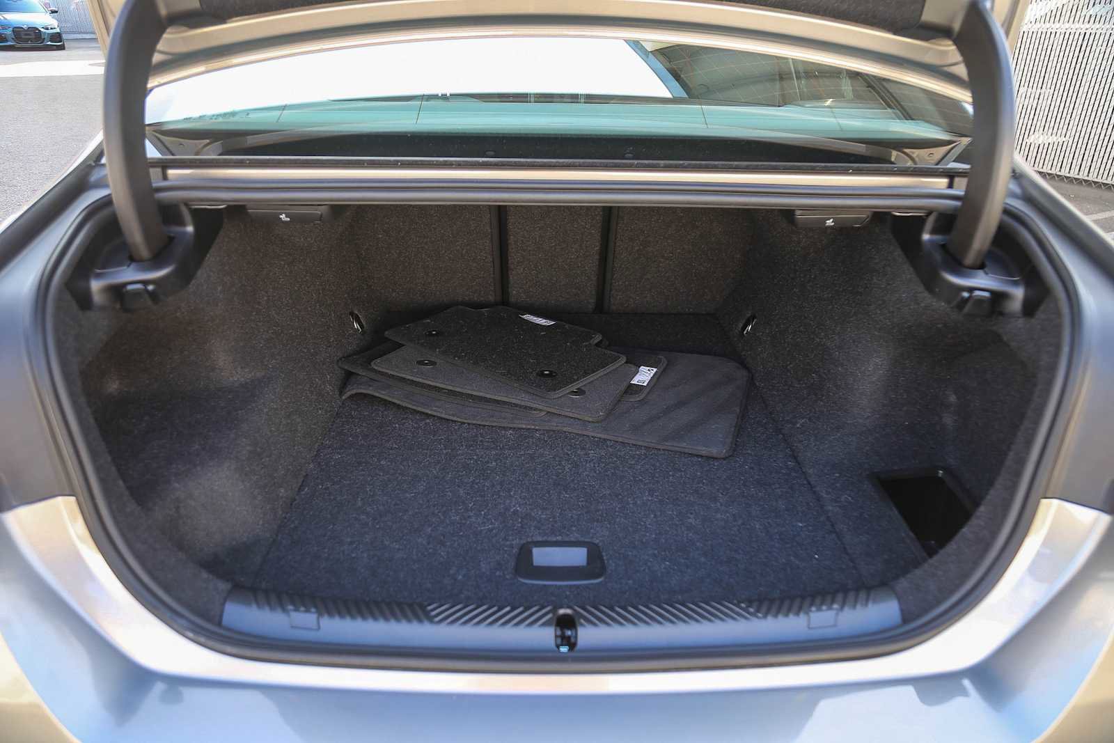 Used 2025 BMW i5 M60 w/ Premium Package image 22