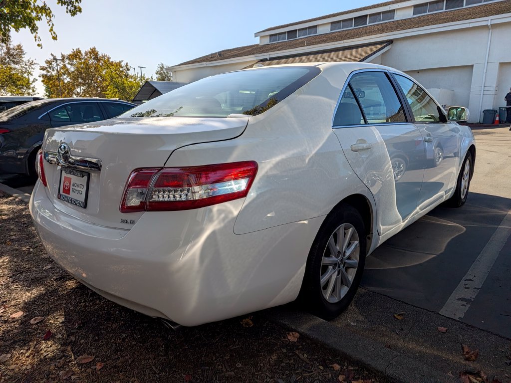 Used 2011 Toyota Camry XLE w/ SE/XLE Extra-Value Pkg FWD image 5