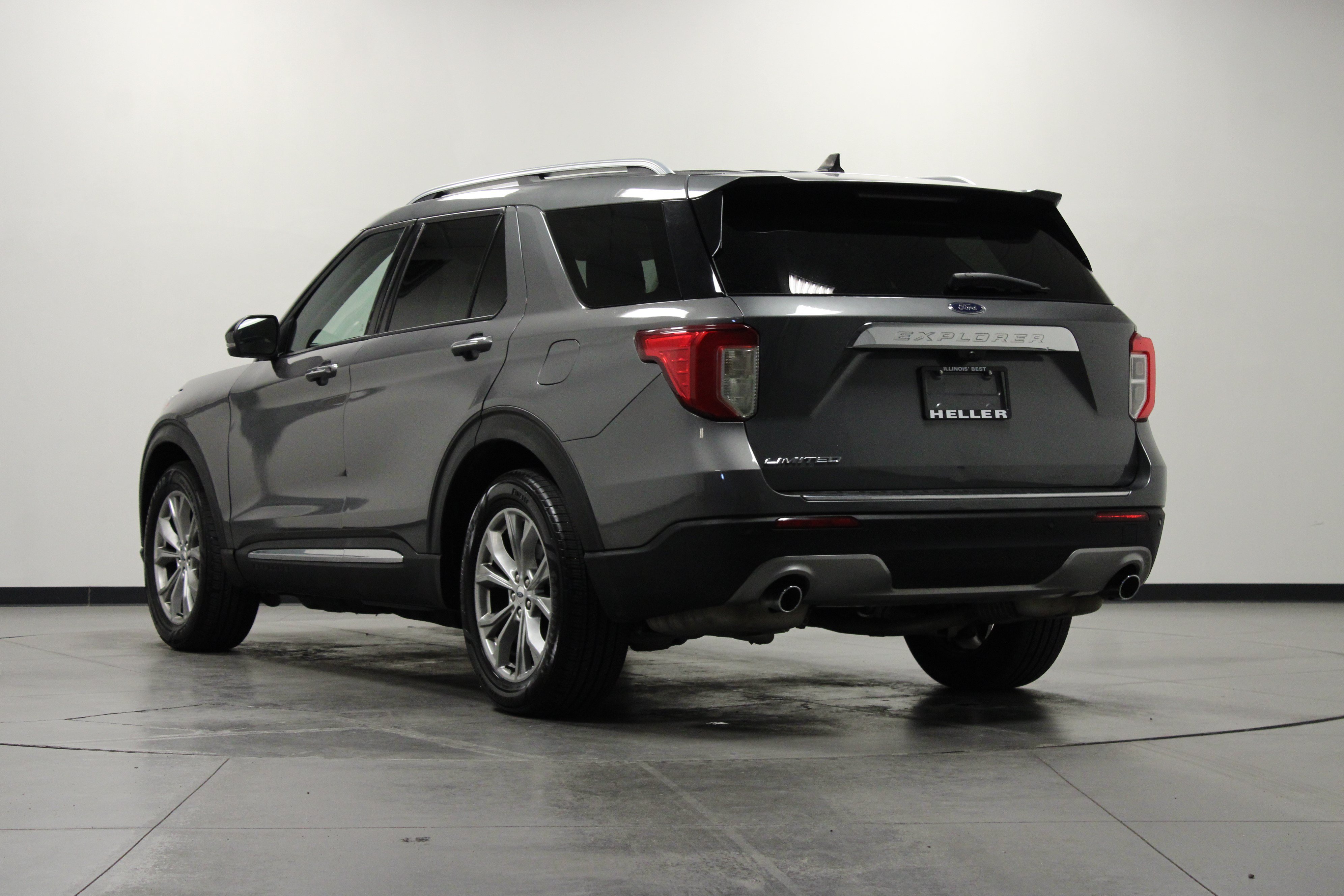 Used 2023 Ford Explorer Limited w/ Equipment Group 301A RWD image 6