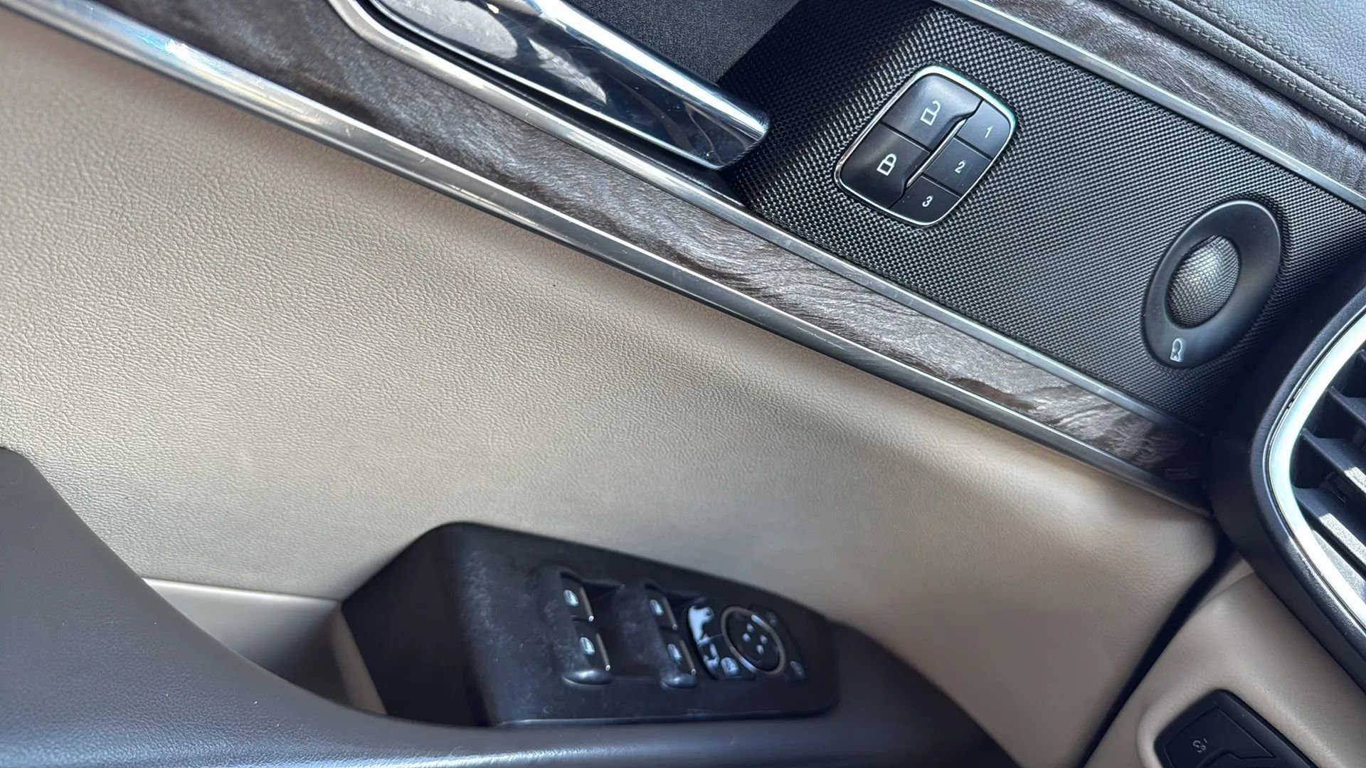 Used 2016 Lincoln MKX Reserve w/ Climate Package image 22