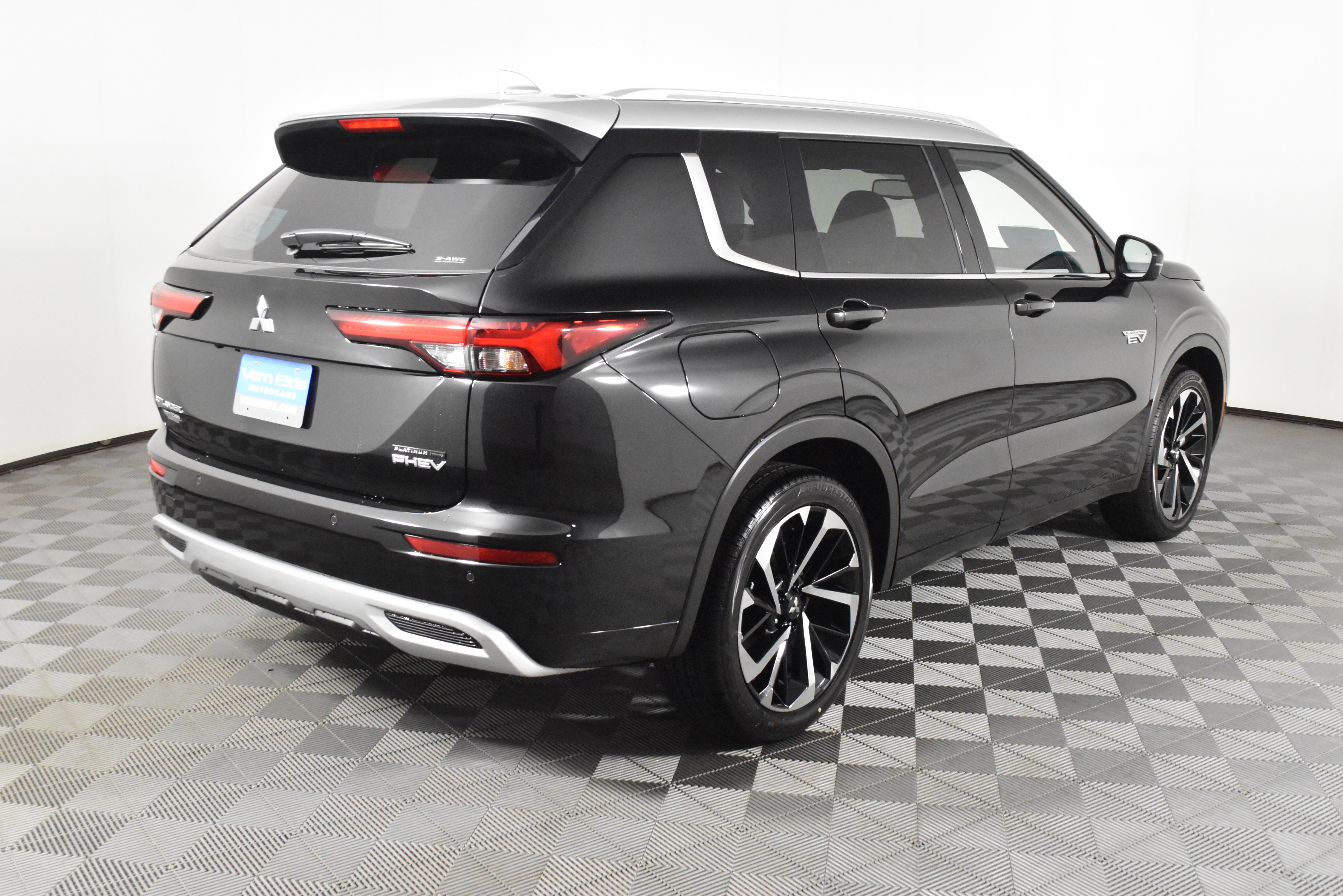 Used 2025 Mitsubishi Outlander SEL image 6