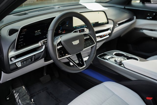 Used 2024 Cadillac Lyriq Luxury image 17