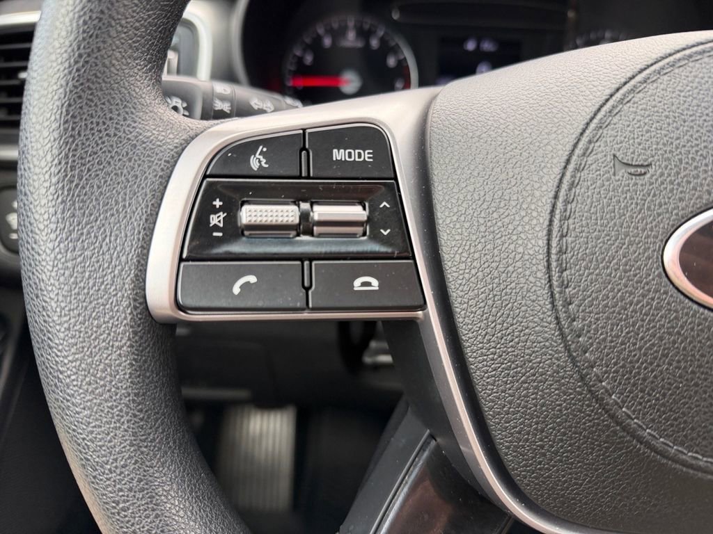 Used 2020 Kia Sorento LX image 22