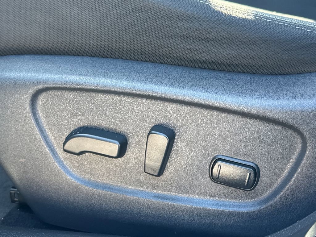 Used 2019 Nissan Rogue SV image 32