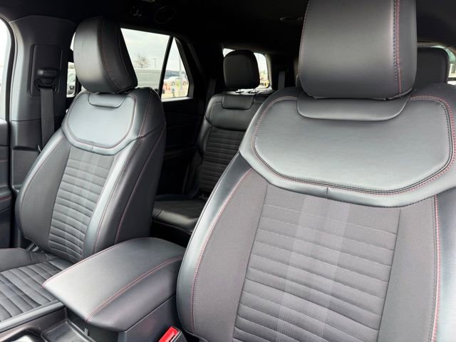 Used 2025 Ford Explorer ST-Line w/ ST-Line Street Pack AWD/4WD image 11