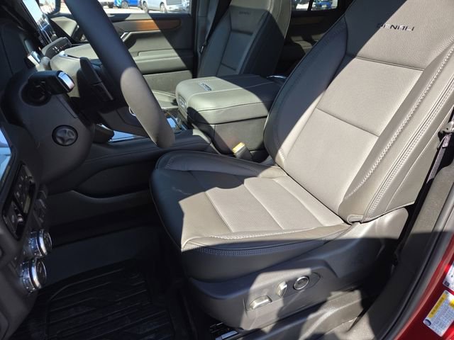 New 2026 GMC Yukon Denali w/ Denali Reserve Package AWD/4WD image 38