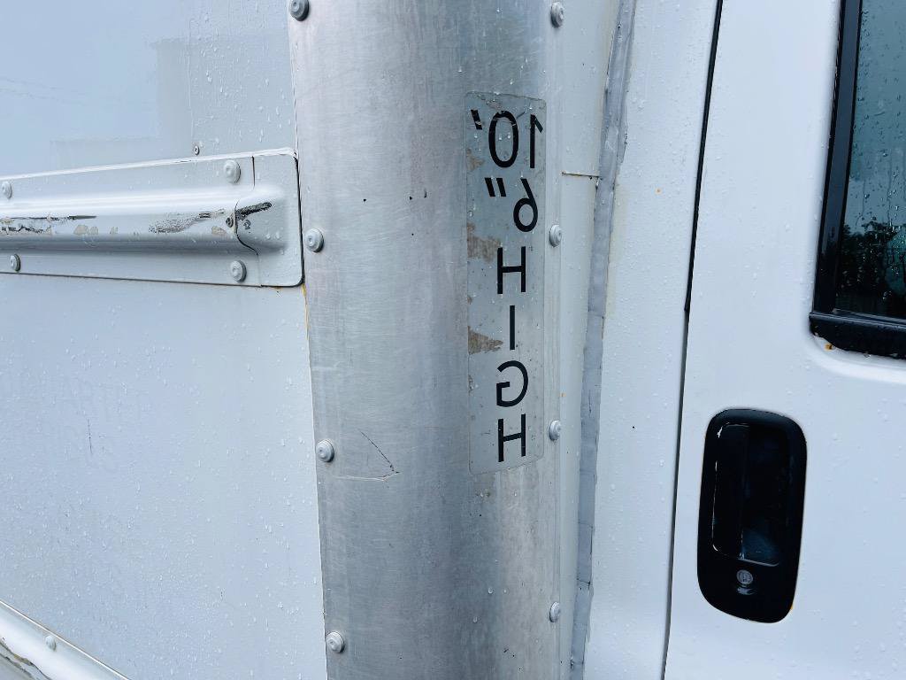 Used 2014 GMC Savana 3500 Extended RWD image 12