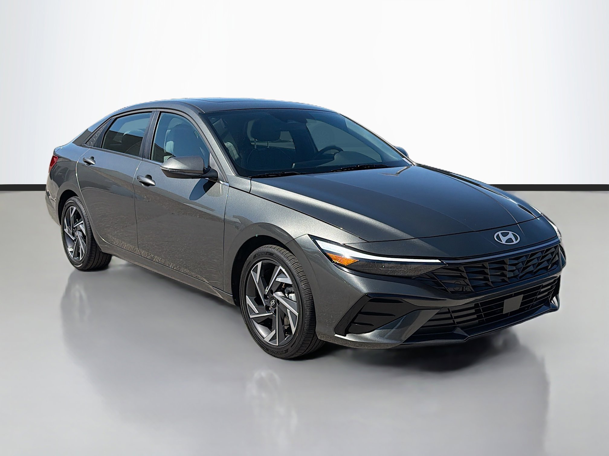 Used 2025 Hyundai Elantra Limited image 1