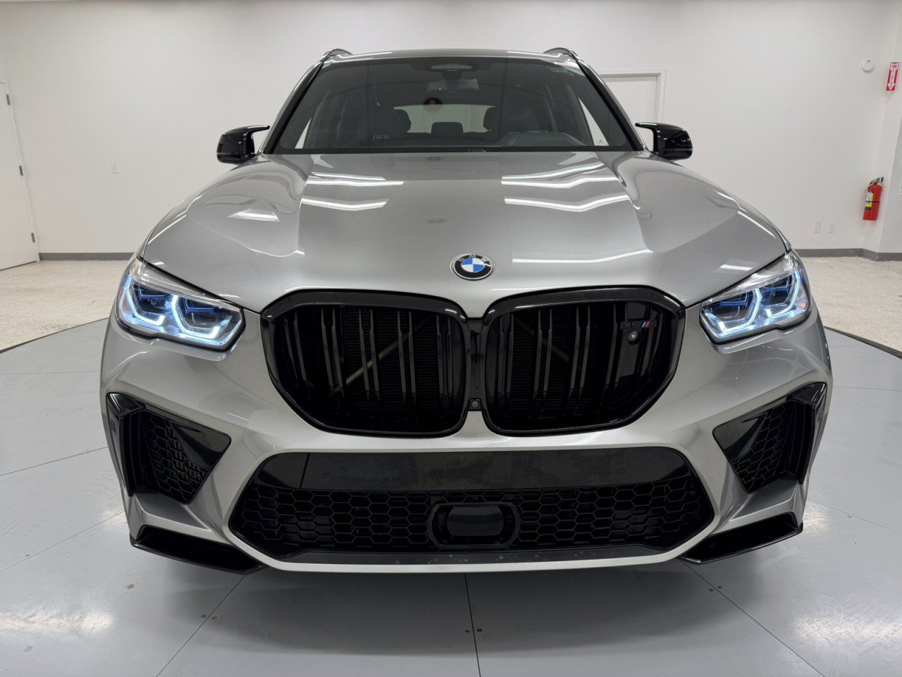 Used 2020 BMW X5 M Competition w/ Executive Package image 2