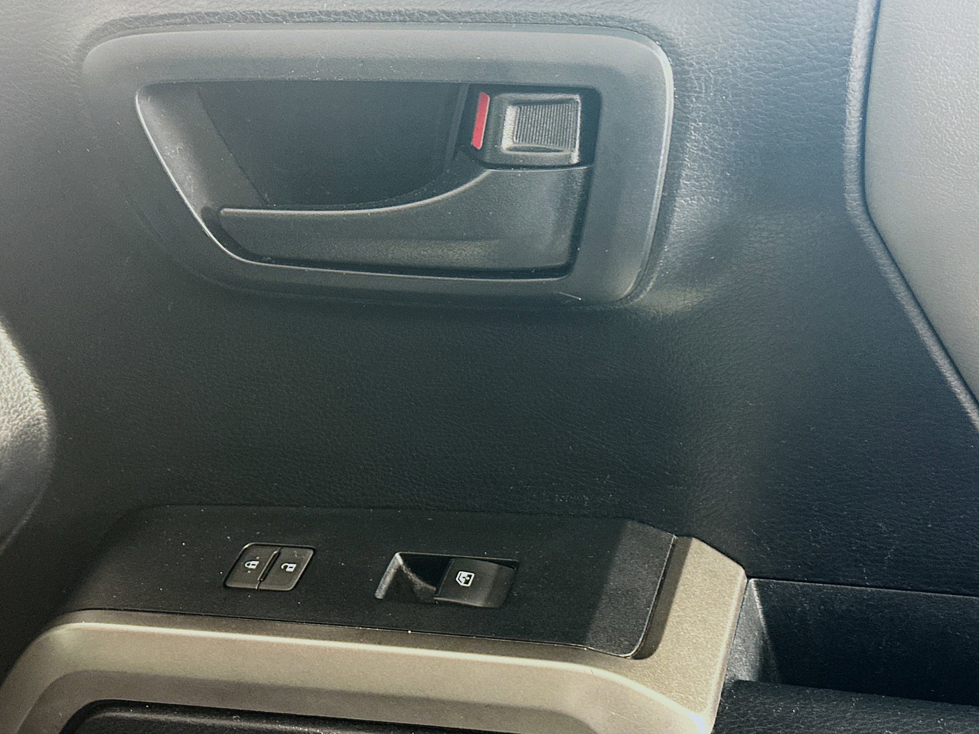 Used 2017 Toyota Tacoma SR5 w/ Tow Package RWD image 28