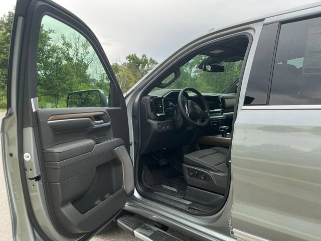 Used 2026 Chevrolet Silverado 1500 High Country w/ High Country Premium Package AWD/4WD image 16