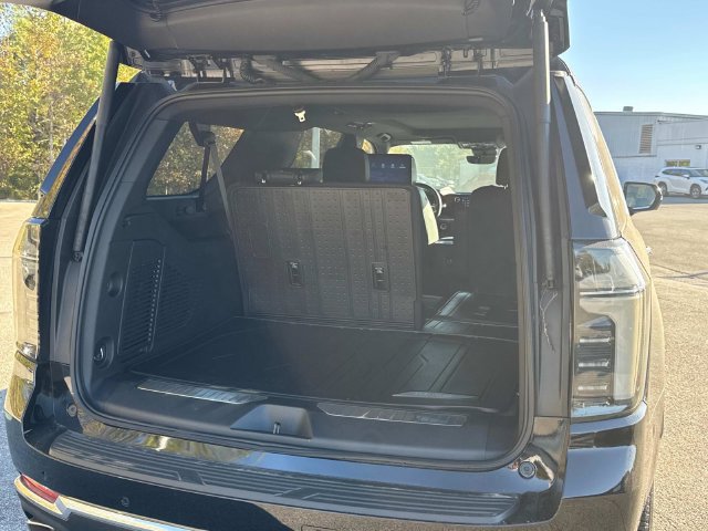 New 2026 Chevrolet Suburban High Country AWD/4WD image 13