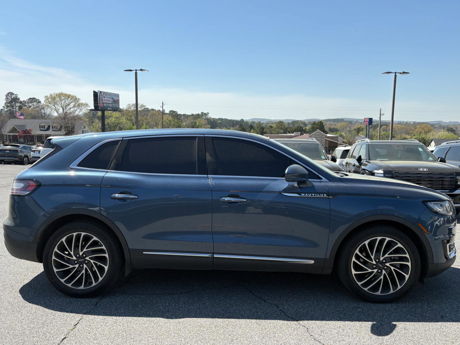 Used 2019 Lincoln Nautilus Reserve image 3