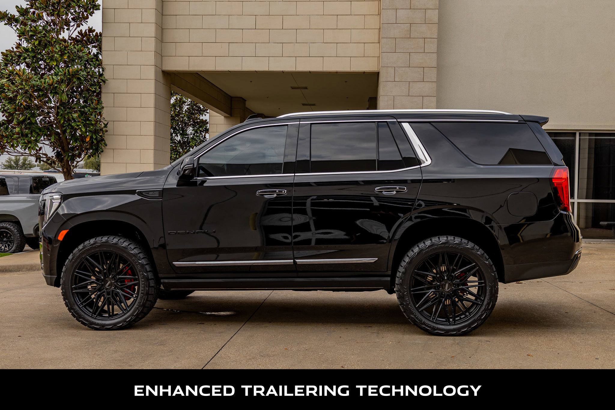 Used 2024 GMC Yukon Denali Ultimate AWD/4WD image 6