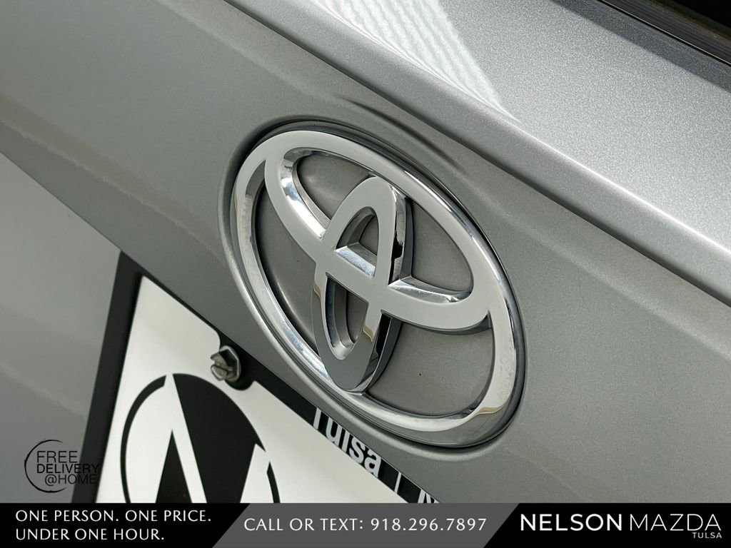Used 2020 Toyota RAV4 LE AWD/4WD image 16