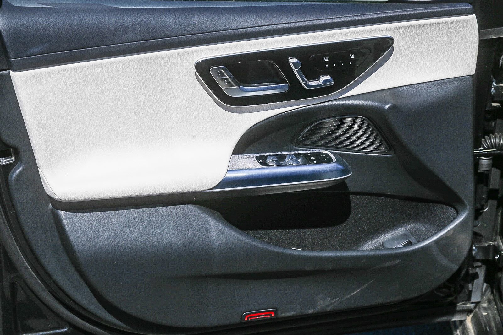 New 2025 Mercedes-Benz E 350 4MATIC Sedan image 19