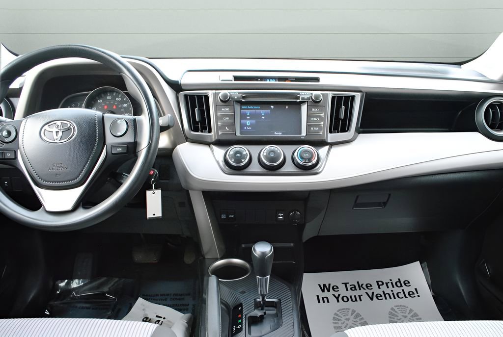 Used 2015 Toyota RAV4 LE image 32