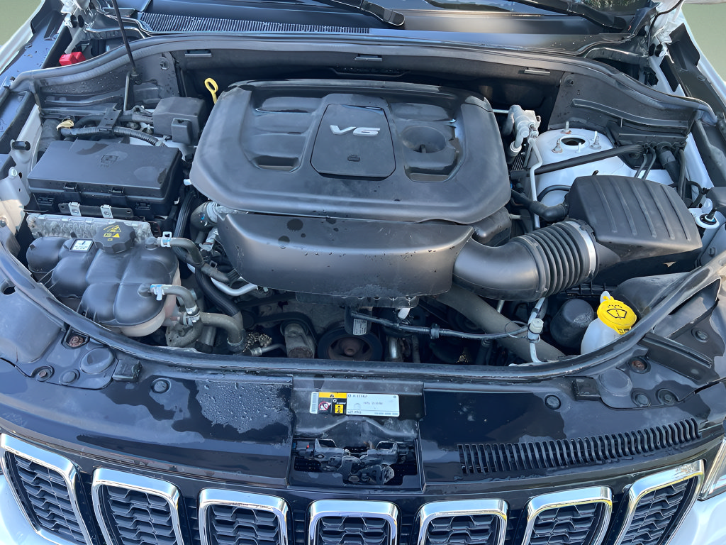 Used 2019 Jeep Grand Cherokee Laredo AWD/4WD image 9